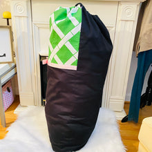 Load image into Gallery viewer, Laundry Bag Green Lattice