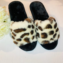 Load image into Gallery viewer, Amanda Blu Leopard Print Slippers (Size 8/9)