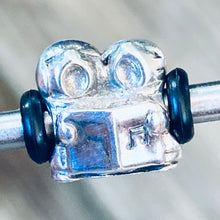 Load image into Gallery viewer, Chamilia Authentic Carolers Charm