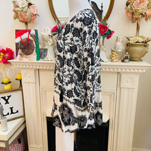 Load image into Gallery viewer, Simply Noelle Lotus Flower Top in White/Teal