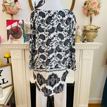 Load image into Gallery viewer, Simply Noelle Lotus Flower Top in White/Teal