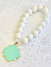 Load image into Gallery viewer, Mom Quatrefoil Beaded Bracelet