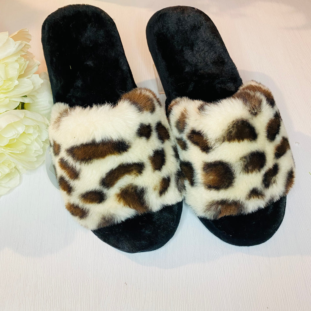 Amanda Blu Leopard Print Slippers (Size 8/9)