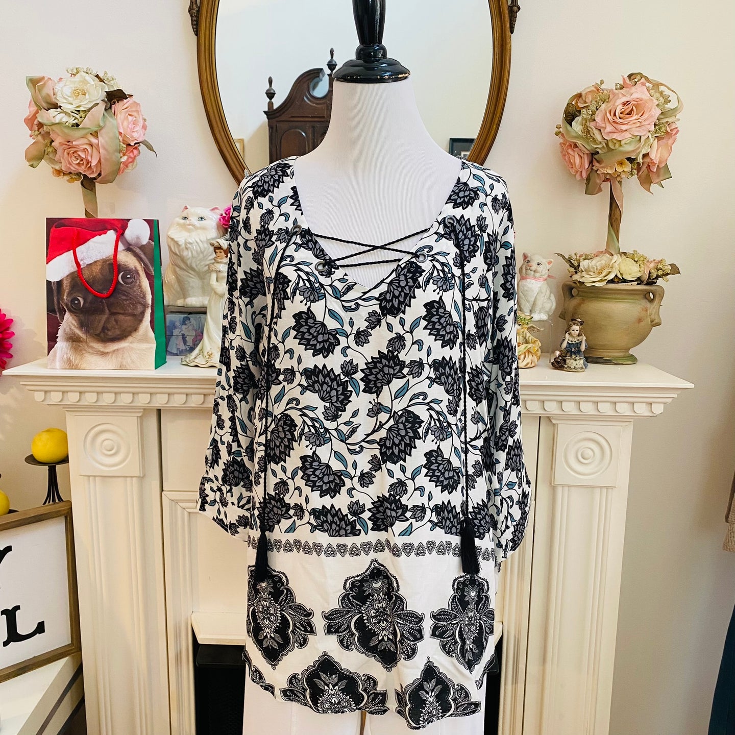 Simply Noelle Lotus Flower Top in White/Teal