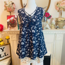 Load image into Gallery viewer, Simply Noelle Field Of Dreams Flower Top Navy
