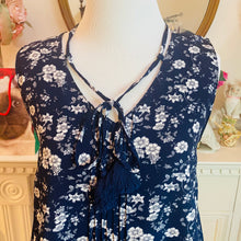 Load image into Gallery viewer, Simply Noelle Field Of Dreams Flower Top Navy
