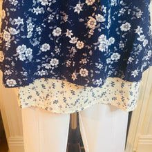 Load image into Gallery viewer, Simply Noelle Field Of Dreams Flower Top Navy
