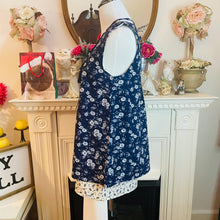 Load image into Gallery viewer, Simply Noelle Field Of Dreams Flower Top Navy
