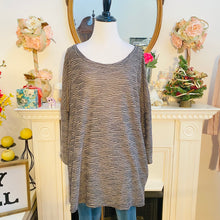 Load image into Gallery viewer, Simply Noelle Textured Slub Pocket Top Black
