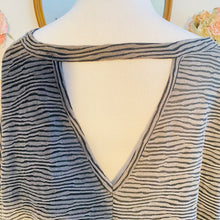 Load image into Gallery viewer, Simply Noelle Textured Slub Pocket Top Black
